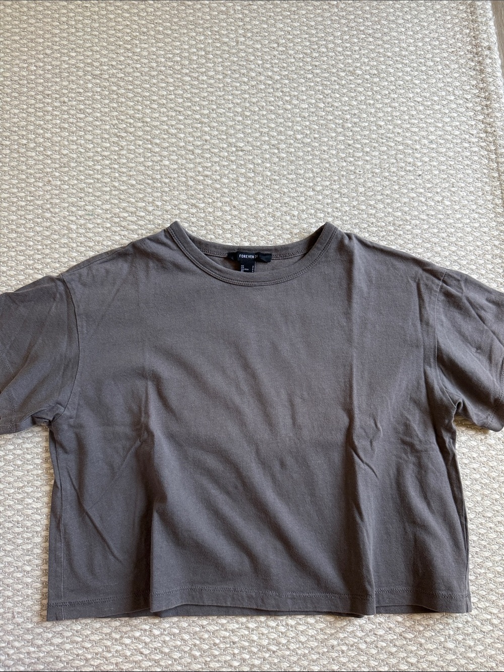 NEW Forever 21 Gray Crop Tee